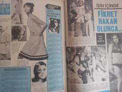 Pazar Haftalık Aktüalite Sinema Tiyatro Müzik ve Magazin Dergisi - 3 Haziran 1967 - Sayı:558 - Zeynep Aksu - Sevda Nur - Turhan Gürkan, Agah Özgüç ve Meftun Olgaç bildiriyor - Ekrem Bora - Selma Güneri - Matis Clabde - Ayfer Feray Semiramis Pekkan - Ekrem Bora - Memduh Ün - Beyaz perdeye ilk adım - Zeynep Aksu - 1967 Türkiye Sinema Güzeli - Rolleri Paylaştılar - Hülya Koçyiğit - Cüneyt Arkın - Pazar ekibi bildiriyor - Gülsün Kamu fırtınası İzmir'de esiyor - Hanımlar sizin için - Zeynep Berk - Yıldızlar ve Falınız - Leyla Sayar fala bakıyor - biraz kilo vermek istiyorsanız - Fikret Hakan Olunca... - Sevda Nur - Oya Peri - Bergama'da yeni bir aşk doğuverdi - Oya Peri - Sevda Nur fotoğraf ve haberi - Tam Takım Dergi