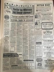 HÜRRİYET GAZETESİ 26 MAYIS 1968 YIL :21 SAYI :7211---Fransa da ki çarpışmalarda  2 ölü ,yüzlerce yaralı var ---İlk Denizaltımız -- Türk işçisi Hollandalı karısını ağır yaraladı --Arazi kavgasında 1 ölü,14 yaralı var --Blaiberg 'in vücudu kalbi reddediyor ---İnönü dün minyatür  bir gezisi daha yaptı ---Tahliye edilen  güzel balerin başka bir suçtan  tekrar cezaevini  boyladı ---Gençler neden orta yaşlı kadınlarla  evleniyorlar ?---Karma Sauna lar  Almanya da da çok rağbet görüyor ---Hippiler LSD yerine yeni madde  kullanıyor  :HOG ---2 Haziran seçimleri 1969 genel seçimin büyük bir provasıdır --Fenerbahçe ,alkış ve  yuhalar arasında son  turunu da attı --Eskişehir de Hacettepe  Kurtuluş maçı yapıyor --Avrupa Şampiyon Kulüpler  finalinde  M.United -Benfica  Savaşı ---Feriköy 3-0 kazandı  fakat sonunculuktan  kurtulamadı ----İngiliz Coventry  City  de çalıştıran  antrenörün  yaptığı  teklif inceleniyor ---Dünya Müslümanlar Haritası  nın Türkiye ye Sokulması Yasaklandı --