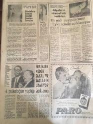 HÜRRİYET GAZETESİ 16 EKİM 1966 YIL :19 SAYI :6633--Tek taraflı ilhaka  asla razı olmayız ---Tabancalı düelloda  üç kişi öldü ---Ayin yaparken yakalanan işsiz  Nurcularda çok para bulundu ---Kız talebelerine sarkıntılık  eden öğretmen tevkif edildi ---40 ından  sonra  sakal bırakıp  üfürükçülüğe  başlayan hafızdan ,karısı boşanmak istiyor ---Teknikerler  ölüm orucu tutan iki arkadaşlarını  sedye ye koyup  taşıdılar --Hitler 'in bir İtalyan kızından gayrımeşru çocuğu varmış ---Türkiye -Rusya Oynuyor ---Eşofmanlardan biri Ankara da unutulmuş --Kupa maçlarının 2. tur kuralları çekildi --Galatasaray  :6 B.Spor :2 ---S.Demirel : Vazifeliler  değiştirilebilir  ,hükümet  mesuliyetini müdrik dedi ---Vatikan Büyük  Elçisi ,Muharrem Kızıloğlu  Öldü ---