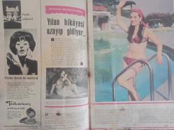 Pazar Haftalık Aktüalite Sinema Tiyatro Müzik ve Magazin Dergisi - 15 Ekim 1966 - Sayı:525 - Sevda Ferdağ - Fay Deterjan Reklamı - Yılmaz Duru 4 yıl sonra konuştu - ''Emeklerim Muhterem Nur'a haram olsun'' - Eski şöhretler nerdeler, ne yapıyorlar? - Nevin Aypar - Nilgün Esen - Paris süksesi - Pretty Quick Makyaj Malzemeleri Reklamı - Yılan hikayesi uzayıp gidiyor - Esen Püsküllü söylentileri yalanlarken ağlıyordu - ''Asla ayrılmayacağız'' - Sinema Haberleri - Ajda Pekkan - Nuri Sesigüzel - Selda Alkor - Hüseyin Baradan - Hulusi Kentmen - Göksel Arsoy dönüş yaptı... - Romantik Jön'den silahlı Bond'a - Hanımlar için: Zeynep Berk - Yağmurluklar ve yağmur suyunun cildinize olan faydası - Suzan Avcı - Süt yerine kireç banyosu yapınca soluğu hamamda aldı - ''Kolsuz Kahraman'' filme alınıyor fotoğraf ve haberi - Tam Takım Dergi