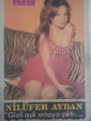 Pazar Haftalık Aktüalite Sinema Tiyatro Müzik ve Magazin Dergisi - 4 Mart 1967 - Sayı:545 - Eva Andersen - Nilüfer Aydan - Sıcağı sıcağına... - Gülbin Eray - Nilüfer Aydan - Güven Erte - Gülsün Kamu - Altan Erbulak - Faşing yerli sinemada - POP Deterjan Reklamı - Yusuf Sezgin gizlice askere gitti - Beş aydır sevişiyor ve susuyorlardı sonunda konuştular - Ediz Hun - Sema Özcan - Turist Eva önce striptizci sonra da film yıldızı oldu - Yerli Bond'un yeni sevgilisi Dursune Şirin - Hanımlar Sizin İçin-  Zeynep Berk - Zayıflatıcı Banyo - Feridun Çölgeçen Türkan Şoray'ın Falına Bakıyor - Patrica Carli - Orhan Günşiray kulübünden memnun - Ev arıyorlar - Alev Oraloğlu - Öztürk Serengil - ''Gizli Aşk'' ortaya çıkınca Nilüfer Aydan açıkladı fotoğraf ve haberi - Tam Takım Dergi