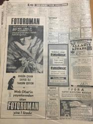 HÜRRİYET GAZETESİ 4 EKİM 1966 YIL : 19 SAYI :6621--Sunay ,İran da Şah ın  Babası Rıza Şah ın Kabrini Ziyaret Etti ----Varto için 26 Milyon Lira Yardım Toplandı --İzmir de bir  muhabbet tellalı genç kadını sermaye yapmış ---Kilis  gümrüğünde 38 milyon lira değerinde kaçak mal var ---Öldüren  Amerikalı kadın subayın nişanlısı  hastaneden çıktı ---Diyanet İşleri Başkanlığına A.Rıza Hakses Getiriliyor ---Rumlar ,Türk köylerine tuzak kuruyor ---Belediye dar  cepheli  arsalara uygun görürse  ruhsat verecek---Büyük Reis  yeni kurulan Lesoto ya hem kral  hem muhalefet lideri ---A.ve Ümitli Milli Takımlarımız Dün Kampa Girdi ---Antrenör Spayiç :Ajax ı kupadan eleyebiliriz dedi ----Ajax dün geldi ---Japonya da büyük binalar içinde Balık tutmak için havuz açıldı ---24 saatlik yarışı kazanan oto yu satın aldı ---Bu da Milli Otomobil  :Bir kişilik  arabanın  boyu 2 ,eni 1 metre ---Şemsi usta yemeği  ısmarladıktan sonra hazırlayıp  ateşe  oturtuyor ---