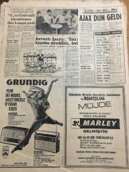 HÜRRİYET GAZETESİ 4 EKİM 1966 YIL : 19 SAYI :6621--Sunay ,İran da Şah ın  Babası Rıza Şah ın Kabrini Ziyaret Etti ----Varto için 26 Milyon Lira Yardım Toplandı --İzmir de bir  muhabbet tellalı genç kadını sermaye yapmış ---Kilis  gümrüğünde 38 milyon lira değerinde kaçak mal var ---Öldüren  Amerikalı kadın subayın nişanlısı  hastaneden çıktı ---Diyanet İşleri Başkanlığına A.Rıza Hakses Getiriliyor ---Rumlar ,Türk köylerine tuzak kuruyor ---Belediye dar  cepheli  arsalara uygun görürse  ruhsat verecek---Büyük Reis  yeni kurulan Lesoto ya hem kral  hem muhalefet lideri ---A.ve Ümitli Milli Takımlarımız Dün Kampa Girdi ---Antrenör Spayiç :Ajax ı kupadan eleyebiliriz dedi ----Ajax dün geldi ---Japonya da büyük binalar içinde Balık tutmak için havuz açıldı ---24 saatlik yarışı kazanan oto yu satın aldı ---Bu da Milli Otomobil  :Bir kişilik  arabanın  boyu 2 ,eni 1 metre ---Şemsi usta yemeği  ısmarladıktan sonra hazırlayıp  ateşe  oturtuyor ---
