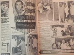 Pazar Haftalık Aktüalite Sinema Tiyatro Müzik ve Magazin Dergisi - 29 Mayıs 1970 - Sayı:714 - Filiz Akın - Feri Cansel - Tülin Elgin Yeşilçam'ın bonolarından iyice yılmış - Leyla Sayar - Fikret Hakan - Yurda Döndü - Gani Turanlı - Nazan Şoray'ın son sevgilisi genç bir şarkıcı - Yaşar Tunalı - Engin Çağlar - Kemal Tamer - Filiz Akın ünlü şarkıcının partöneri oldu - Dünya turundan önce Zeki Müren tekrar film çeviriyor - Sami Hazinses - Meltem Mete - Lale Belkıs - Totex şampuan reklamı - Ambra Buzdolabı Reklamı - Yılların eskitemediği kişi Özel Türkbaş - Tamer Yiğit Ringo oldu - Figen Han da bol bol soyundu - Leyla Sayar: ''Ölümsüz aşkların kadını'' - Muzaffer Tema - Semih Sergen - Orhan Günşiray - Semih Tuğluy- PURO Sabun Reklamı - Safa Önal - Türker İnanoğlu - Çetin Gürtop - Aliye Rona - Hulusi Kentmen - Avni Dilligil - Feri Cansel eskiden böyle soyunurdu - Doctor Renaud Krem Reklamı - Engin Çağlar - Hülya Darcan - Uğur Güçlü unutuldu Nazan Şoray rafa kaldırıldı - Tam Takım Dergi