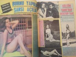 Pazar Haftalık Aktüalite Sinema Tiyatro Müzik ve Magazin Dergisi - 5 Haziran 1970 - Sayı:715 - Fatma Karanfil - Gülsüm Kamu - Fatma Karanfil, Oya Peri, Gülgün Erdem donuk festivale renk veriyorlardı - Ünal Tolunay - Agah Özgüç - Tuncer Cebeci - Suzi Janet soyundu - Acarsoy buzdolabı reklamı - Yıldırım Gencer'in mahpusluğu Aynur Akarsu'nun canına tak dedi - Tijen Par - Hülya Darcan - Karper Peynir reklamı - Filmciler Nevin Nuray'ın peşinden koşuyor - Ünsel Aybek - Sevda Ferdağ sinemayı bırakınca evlenecek - Sadri Alışık - Yusuf Sezgin - Super Job Traş Makinesi reklamı - Fikret Hakan bu sefer iyice ümitli - Cüneyt Arkın'ı nişanlısı bir dakika bile yalnız bırakmıyor - Betül Işıl - Piraye Uzun - Orhan Kapkı - Erdoğan Tokatlı - Erdoğan Tokatlı - Nihat Akın - Piraye Uzun - Orhan Kapkı - Zuhal Aktan - Sommie Bouldin - Doctor Renaud Krem Reklamı fotoğraf ve haberi - Tam Takım Dergi