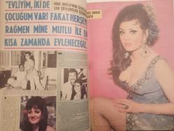 Pazar Haftalık Aktüalite Sinema Tiyatro Müzik ve Magazin Dergisi - 31 Temmuz 1970 - Sayı:723 - Hülya Darcan - Feri Cansel - Sema Özcan'a şeffaf elbise çok yakıştı - Nebahat Çehre - Sezer sezin - Fatma Girik - İzzet Günay - Oya Peri - Kenan Pars - Diclehan Baban - Fatma Girik - İzzet Günay - Sadettin Erbil - Turgut Baydar - Süreyya Duru - Gani Turanlı - Nesrin Nur - Yılmaz Köksal - Nazan Şoray - Yavuz Figenli - Mine Mutlu - Cengiz Konuk - Totex Şampuan Reklamı - Nebahat Çehre sahneye Ankara'da çıkacak- Daphne Daily - 70 model Adem ile Havva İstanbul'da - Lale Sarı'yla evlenmem söz konusu olamaz - Fikret Hakan - Neşe Can Paşmak - Semiramis Pekkan - OMO Deterjan Reklamı - PURO Sabun Reklamı - Zuhal Aktan film üstüne film yapıyor - Haydar Karaer - Hakkı Kıvanç - Zeki Tüney - Önder Somer - Engin Çağlar - Osman Faruk Seden - Funda Gürcen - Feridun Karakaya - BİSAN Bisiklet Reklamı - Engin Çağlar ve Hülya Darcan aşkı bitti - İrfan Atasoy - Orçun Alkan - Enver Özer haberi - Tam Takım Dergi