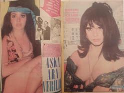 Pazar Haftalık Aktüalite Sinema Tiyatro Müzik ve Magazin Dergisi - 14 Ağustos 1970 - Sayı:725 - Fatma Girik - Nazan Şoray - Ajda Pekkan babasını kaybetti - Oya Peri denizden oldu - Feri Cansel işin kolayını buldu - Sadri Alışık - Hayri Caner - Totex Şampuan Reklamı - Tursil Deterjan Reklamı - Eski hamisi Semih Evin, Mine Mutlu, Cengiz Konuk beraberliği için konuştu - Seher Şeniz 4 yıl sonra Yeşilçam'da - İlhan Engin - Fikret Hakan - OMO Deterjan Reklamı - Rossano Brazzi - Sylva Koscina - Selda Alkor büyük bir ''aşk'' yaşıyor - Yılmaz Güney - Nazan Şoray'ın Sevtap Eti'den haberi yok - Turgut Demirağ ile arkadaşlık var, ancak evlilik yok fotoğraf ve haberi - Tam Takım Dergi