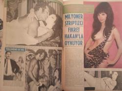 Pazar Haftalık Aktüalite Sinema Tiyatro Müzik ve Magazin Dergisi - 14 Ağustos 1970 - Sayı:725 - Fatma Girik - Nazan Şoray - Ajda Pekkan babasını kaybetti - Oya Peri denizden oldu - Feri Cansel işin kolayını buldu - Sadri Alışık - Hayri Caner - Totex Şampuan Reklamı - Tursil Deterjan Reklamı - Eski hamisi Semih Evin, Mine Mutlu, Cengiz Konuk beraberliği için konuştu - Seher Şeniz 4 yıl sonra Yeşilçam'da - İlhan Engin - Fikret Hakan - OMO Deterjan Reklamı - Rossano Brazzi - Sylva Koscina - Selda Alkor büyük bir ''aşk'' yaşıyor - Yılmaz Güney - Nazan Şoray'ın Sevtap Eti'den haberi yok - Turgut Demirağ ile arkadaşlık var, ancak evlilik yok fotoğraf ve haberi - Tam Takım Dergi