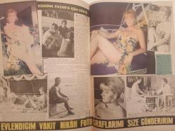 Pazar Haftalık Aktüalite Sinema Tiyatro Müzik ve Magazin Dergisi - 14 Ağustos 1970 - Sayı:725 - Fatma Girik - Nazan Şoray - Ajda Pekkan babasını kaybetti - Oya Peri denizden oldu - Feri Cansel işin kolayını buldu - Sadri Alışık - Hayri Caner - Totex Şampuan Reklamı - Tursil Deterjan Reklamı - Eski hamisi Semih Evin, Mine Mutlu, Cengiz Konuk beraberliği için konuştu - Seher Şeniz 4 yıl sonra Yeşilçam'da - İlhan Engin - Fikret Hakan - OMO Deterjan Reklamı - Rossano Brazzi - Sylva Koscina - Selda Alkor büyük bir ''aşk'' yaşıyor - Yılmaz Güney - Nazan Şoray'ın Sevtap Eti'den haberi yok - Turgut Demirağ ile arkadaşlık var, ancak evlilik yok fotoğraf ve haberi - Tam Takım Dergi