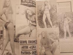 Pazar Haftalık Aktüalite Sinema Tiyatro Müzik ve Magazin Dergisi - 4 Eylül 1970 - Sayı:728 - Leyla Sayar - Esen Püsküllü - Günseli Başar'ın kavalyesi Fikret Hakan - Ali Çakuş - Serpil Örümcer artık ''aşka paydos'' dedi - Leyla Sayar bu yıl da bekar kaldı - Filiz Akın oğlunun artist olmasını hiç istemiyordu ama İlker İnanoğlu şimdi başa güreşiyor - Cüneyt Arkın - Zeynep Değirmencioğlu - Ajda Pekkan - Ve Paris'te yemeğe bayılır - Nuran Aksoy'u ufacık kızıyla tek başına bıraktılar - Kaya Ererez - Tursil Deterjan Reklamı - Nilüfer Koçyiğit'te ablasının izinden gidiyor - Muzaffer Tema yalnız yaşamaya bir süre alıştı - Memduh Ün - Ayhan Işık - Kadir İnanır - Hayati Hamzaoğlu - Esen Püsküllü - Annelik ve sinema bir arada yürüyor fotoğraf ve haberi - Tam Takım Dergi