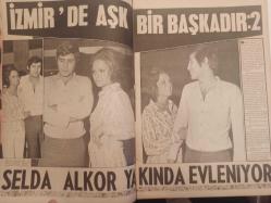 Pazar Haftalık Aktüalite Sinema Tiyatro Müzik ve Magazin Dergisi - 18 Eylül 1970 - Sayı:730 - Filiz Akın - Fatma Girik - İzmir'de aşk bir başkadır - Nebahat ÇEhre - Demir Karahan - Selda Alkor yakında evleniyor - Peri Han 3. evlilik arifesinde - Oya Peri şarkıcılıkta karar kıldı - TOTEX Şampuan Reklamı - Kim Novak - William Holden - Mine Mutlu İzmir'de yeni bir sevgili buldu - Nesrin Sipahi - Hüseyin Çakmak - Berkant - Mine Mutlu - OMO Deterjan Reklamı - Filiz Akın - Aliki Vuyuklaki - Adana'da şenlik var! - Yılmaz Güney - Yılmaz Güney - Ediz Hun - Hülya Koçyiğit - Zeynep Aksu - Eva Bender - Demir Karahan - Turgut Demirağ - Adnan Şenses bir yaş daha ihtiyarladı - Sevda Nur - Nevin Nuray - Meltem Mete - Saadet Sun - Fatma Girik - Tugay Toksöz - Orhan Elmas - Danyal Topatan - Hülya Darcan - Figen Han yine soyundu - Ajda Pekkan - Ayhan Işık - Ahmet Mekin - Aynur Aydan - Atilla Ergün - Ayfer Feray - Atıf Kaptan - Aliye Rona - Ali Şen - Altan Erbulak - Aysel Tanju haberi - Tam Takım Dergi