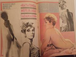 Pazar Haftalık Aktüalite Sinema Tiyatro Müzik ve Magazin Dergisi - 18 Eylül 1970 - Sayı:730 - Filiz Akın - Fatma Girik - İzmir'de aşk bir başkadır - Nebahat ÇEhre - Demir Karahan - Selda Alkor yakında evleniyor - Peri Han 3. evlilik arifesinde - Oya Peri şarkıcılıkta karar kıldı - TOTEX Şampuan Reklamı - Kim Novak - William Holden - Mine Mutlu İzmir'de yeni bir sevgili buldu - Nesrin Sipahi - Hüseyin Çakmak - Berkant - Mine Mutlu - OMO Deterjan Reklamı - Filiz Akın - Aliki Vuyuklaki - Adana'da şenlik var! - Yılmaz Güney - Yılmaz Güney - Ediz Hun - Hülya Koçyiğit - Zeynep Aksu - Eva Bender - Demir Karahan - Turgut Demirağ - Adnan Şenses bir yaş daha ihtiyarladı - Sevda Nur - Nevin Nuray - Meltem Mete - Saadet Sun - Fatma Girik - Tugay Toksöz - Orhan Elmas - Danyal Topatan - Hülya Darcan - Figen Han yine soyundu - Ajda Pekkan - Ayhan Işık - Ahmet Mekin - Aynur Aydan - Atilla Ergün - Ayfer Feray - Atıf Kaptan - Aliye Rona - Ali Şen - Altan Erbulak - Aysel Tanju haberi - Tam Takım Dergi