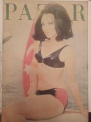 Pazar Haftalık Aktüalite Sinema Tiyatro Müzik ve Magazin Dergisi - 9 Ekim 1970 - Sayı:733 - Piraye Uzun - Leyla Sayar yuvaya döndü - Altan Günbay - Ediz Hun - Serpil Örümcer ile Piraye Uzun arasındaki harp iyice hızlandı - Nurlan San'ın kardeşi şantöz Nuray San'da Yeşilçam'a girdi - Mine Mutlu şakır şakır göbek attı - ''Carroll Baker'' - Sevgi Can, ''1970 kışında sizlere büyük sürprizler var'' diyor - Yılmaz Güney - Nejat Saydam - Kartal Tibet - OMO Deterjan Reklamı - Sadosan Boya Reklamı - Yeşilçam'ın yeni Tarkan'ı: Nejat Özbek - Zeynep Aksu - Menderes Utku - Turgut Demirağ - Yeşilçam'da çocuk yıldız salgını - Rüya Gümüşata, Parla Şenol - Funda Gürçen - Billur Kalkavan - Erol Taş - John Moulder Brown - Yeşilçam'ın Havva Ana'sı görev başında - Figen Han gibi kimse soyunamaz! - Esen Püsküllü - Fikret Hakan - Fatma Girik - Figen Say - Filiz Akın - Feridun Çölgeçen - Fatma Karanfil fotoğraf ve haberi - Tam Takım Dergi