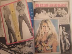 Pazar Haftalık Aktüalite Sinema Tiyatro Müzik ve Magazin Dergisi - 16 Ekim 1970 - Sayı:634 - Zuhal Aktan - Nazan Şoray - Emel Sayın sinemada ikinci filmini tamamladı -Hüseyin Baradan - Ayhan Işık - Murat Soydan - Arzu Okay dördüncü filmini Antalya'da tamamlıyor - Bayan Çıplak Mine Soley - Selda Alkor kaç yıldır aradığı mutluluğa kavuşuyor - Brigitte Bardot - Gigi Rizzi - Gunter Sachs - BeMa Makarna Reklamı - Birsen Ayda ''Değme jokeylere ders verirsem şaşırmayın'' diyor - OMO Deterjan Reklamı - Nuray Özpınar - Demir Karahan - İzzet Günay - Ece Cansel - POND's krem reklamı - Figen Han - Funda Gürçen - Gölsel Arsoy - Gülgün Erdem - Güzin Özipek - Figen Say nişanlısı Sedat Oğuz'u razı etti - Turgut Demirağ, Nazan Şoray'ı tiyatrosunda oynatmak istiyor - Zuhal Aktan harıl harıl imtihanlara hazırlanıyor fotoğraf ve haberi - Tam Takım Dergi