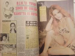 Pazar Haftalık Aktüalite Sinema Tiyatro Müzik ve Magazin Dergisi - 3 Nisan 1970 - Sayı:706 - Sevda Ferdağ - Oya Peri - Çirkin Kral Yılmaz Güney Yeşilçam'a döndü - Nami Dilbaz - Yılmaz Güney - Filiz Akın, Cüneyt Arkın ve Zuhal Aktan isimsiz filmde buluştular - FİLM Dergisi Metin Erksan, Halit Refiğ, Duygu Sağıroğlu'nu övüyor - Ahmet Mekin yeniden doğdu - Mine Mutlu - Osman Faruk Seden - Funda Gürçen - Figen Han - Asım Nipton - Gorbon Işıl Fayans Reklamı - Beşiktaşlı Yusuf şimdi de Gülsün Kamu'ya el koydu - Kamuran Ballı - Aynur Akarsu - Sevda Nur - Persil Deterjan Reklamı - TAT domates suyu reklamı - Nazan Şoray, Engin Çağlar ve Ötesi - Sevda Ferdağ evinde, Tamer Yiğit kışlada hep aynı şeyi söylüyorlar: ''Gel Tezkere Gel'' - Oya Peri şansızlıklara paydos Yeşilçam'a devam dedi - Doctor Renaud Krem Reklamı - Öztürk Serengil karımdan ayrılmaya niyetim yok diyor fotoğraf ve haberi - Tam Takım Dergi