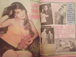 Pazar Haftalık Aktüalite Sinema Tiyatro Müzik ve Magazin Dergisi - 3 Nisan 1970 - Sayı:706 - Sevda Ferdağ - Oya Peri - Çirkin Kral Yılmaz Güney Yeşilçam'a döndü - Nami Dilbaz - Yılmaz Güney - Filiz Akın, Cüneyt Arkın ve Zuhal Aktan isimsiz filmde buluştular - FİLM Dergisi Metin Erksan, Halit Refiğ, Duygu Sağıroğlu'nu övüyor - Ahmet Mekin yeniden doğdu - Mine Mutlu - Osman Faruk Seden - Funda Gürçen - Figen Han - Asım Nipton - Gorbon Işıl Fayans Reklamı - Beşiktaşlı Yusuf şimdi de Gülsün Kamu'ya el koydu - Kamuran Ballı - Aynur Akarsu - Sevda Nur - Persil Deterjan Reklamı - TAT domates suyu reklamı - Nazan Şoray, Engin Çağlar ve Ötesi - Sevda Ferdağ evinde, Tamer Yiğit kışlada hep aynı şeyi söylüyorlar: ''Gel Tezkere Gel'' - Oya Peri şansızlıklara paydos Yeşilçam'a devam dedi - Doctor Renaud Krem Reklamı - Öztürk Serengil karımdan ayrılmaya niyetim yok diyor fotoğraf ve haberi - Tam Takım Dergi
