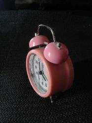 ALARMLI IŞIKLI PEMBE MASA SAATİ