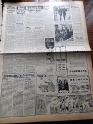 Vatan Gazetesi - 15 Nisan 1953 - Ahmet Emin Yalman Köşe Yazısı - Almanya İle Ticaret Görüşmeleri Başlıyor - Savcılık Güzin Erişken'i Bakırköy Hastanesinden Çıkarttı - Altemur Kılıç Tahran'dan Bildiriyor İran Şahı Tarafından Kabul Edildim - Tahran'da Nümayişler Oldu - Hasta Esirler Kuzey Kore'den Hareket Etti - Kadınlar Tekkesi Yazan Refik Halid Karay Yazı Dizisi - Subay Terfi Kanunu - Bakırköy Ve Eyüp'te Ucuz Ev Yaptırılacak - Şehir Tiyatrosu İçin Yeni Bir Talimatname Hazırlandı - Madalya Alacak Kore Kahramanları - Sovyetler'in Petrol Siyaseti Nedir - Profesör Cemil Topuzlu'nun Meslek Hayatına Ait Hatıralar Yazan İhsan Ada Yazı Dizisi - Kibar Tuvalet Sabunu - Macera Bu Akşam Başlıyor Yazan Robert Collard Yazı Dizisi - Atatürk Heykeli Karşılaşmaları - Pazar Günü Fenerbahçe İle Galatasaray Karşılaşıyor - Borsa - Good Year Lastikleri - Arı Unları