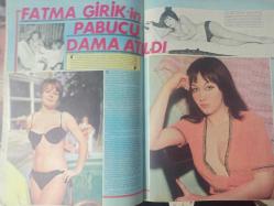Pazar Haftalık Aktüalite Sinema Tiyatro Müzik ve Magazin Dergisi - 9 Mayıs 1969 - Sayı:659 - Gülsüm Kamu - POP Sabun Reklamı - Tarkan seçiliyor - Sezgin Burak - Yılmaz Duru - Yıldız Örgüleri reklamı - Ayşe Şasa - Atıf Yılmaz - Gani Turanlı - Cüneyt Arkın - Fatma Girik - Hayati Hamzaoğlu - Reha Yurdakul - Mümtaz Ener - Hüseyin Baradan - İzzet Günay - Enver Dönmez - Tugay Toksöz - Cenk Er - Atıf Kaptan - Hakkı Haktan - Bilal İnci - Pervin Par - Meral Küçükerol - Sedef İnci - Ayton Sert - Aynur Akarsu - Memduh Ünsal - Yılmaz Duru - Semra Sar Yeşilçam'a döndü - Her şey sinema için - Fatma Girik'in pabucu dama atıldı - Eva Bender - Aynur Akarsu- Haftanın Film Fotoromanı - ''Aysel'' Bataklı Damın Kızı - POND's Krem Reklamı - Filiz Akın Londra'ya uçtu - Necdet Tosun - İlker İnanoğlu - Necdet Tosun - Gülsüm Kamu hayatını yaşıyor - Claudie Cardinale - Cüneyt arkın - Cihangir Gaffari - Öztürk Serengil - Zeki Müren fotoğraf ve haberi - Tam Takım Dergi