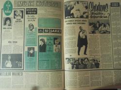 Pazar Ekstra Haftalık Aktüalite Sinema Tiyatro Müzik ve Magazin Dergisi - 29 Mayıs 1968 - Sayı:30 - Bulmaca - Bu hafta doğanlar - Çin falı - Ne var ne yok - Kaderin cilvesi  - Dünyanın 1 numaralı diktatörü MAO - Silah yerine bekaret kemeri - İtalyan sinemasında seks ve çıplaklığın gelişmesi - Leyla Sayar, yeniden kulak ameliyatı geçirecek - Sevda Ferdağ ''sahneye, bonolar yüzünden çıkamadım'' diyor - Ekrem Bora - Zeynep Aksu - Hüseyin Baradan - Semiramis Pekkan - Sophia Loren - Carlo Ponti - Mutluluk Makinesi - Peter Sarstedt - Suna Artun - Nina Simon - Mutluluk Makinesi - Shadows yeniden doğacak mı? - Cem Karaca Apaşlar Avrupa Dönüşü halk karşısında - İsveç'te garip bir gelenek: Bekarlığa veda partisi - Acaba ne düşünüyor? - İtalya'da azgın boğa iki kişinin canına kıyınca boğa yarışları yasaklandı - Ennio Mancini - Antonio Licursi - Siyah Araba - Hitchcock takdim eder - Pazar Ekstra Şaka - 3 çukur - 3 yazısız fotoğraf ve haberi - Tam Takım Dergi