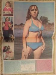 Pazar Haftalık Aktüalite Sinema Tiyatro Müzik ve Magazin Dergisi - 1976 Yılı - Sayı:986 - Seyyal Taner - Neri Neril - Emel Sayın - Tarık Akan - Müjdat Gençalp - Tarık Akan, Emel Sayın ve Sevim Çağlayan'ı Ataköy'de yüzleştirdi - Aynur Aydan'la Nice Plajlarında - Gazanfer Özcan - Muhibbe Darga - Nüzhet Birsel - Necla Birsel - Güler Akbaşoğlu - Kamil Yener - Necla Yener - Tülin Gökbakan - Nilüfer Bingöl - Nükhet Çakmur - Serap İnce - Muhlis Eriner - Müjde Ar ''Baldız'' filmini bitirmeden ''Köçek'' e başladı - Mahmut Hekimoğlu - Feri Cansel ''Sahnede soyun filmde soyun bıktım artık'' dedi - ANUŞKA Dev Posteri - Ünlüler albümü: Kamuran Akkor - Semih Sezerli - Yıldırım Önal - Cüneyt Arkın - Vasfi Uçaroğlu - İzzet Günay - Yalçın Gülhan - Nuray Belbüken - Gülgün Erdem - Aydemir Akbaş'ın albümünden - Senar Seven - ''Bu furyada eğer küpü doldurmazsak yandık demektir'' - 'Ben Muazzez Abacı' - Elif Pektaş - Deniz Erkanat'ın canına tak etti fotoğraf ve haberi - Posterli Tam Takım Dergi