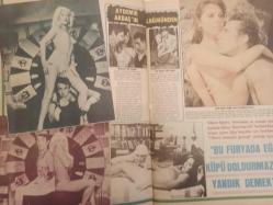 Pazar Haftalık Aktüalite Sinema Tiyatro Müzik ve Magazin Dergisi - 1976 Yılı - Sayı:986 - Seyyal Taner - Neri Neril - Emel Sayın - Tarık Akan - Müjdat Gençalp - Tarık Akan, Emel Sayın ve Sevim Çağlayan'ı Ataköy'de yüzleştirdi - Aynur Aydan'la Nice Plajlarında - Gazanfer Özcan - Muhibbe Darga - Nüzhet Birsel - Necla Birsel - Güler Akbaşoğlu - Kamil Yener - Necla Yener - Tülin Gökbakan - Nilüfer Bingöl - Nükhet Çakmur - Serap İnce - Muhlis Eriner - Müjde Ar ''Baldız'' filmini bitirmeden ''Köçek'' e başladı - Mahmut Hekimoğlu - Feri Cansel ''Sahnede soyun filmde soyun bıktım artık'' dedi - ANUŞKA Dev Posteri - Ünlüler albümü: Kamuran Akkor - Semih Sezerli - Yıldırım Önal - Cüneyt Arkın - Vasfi Uçaroğlu - İzzet Günay - Yalçın Gülhan - Nuray Belbüken - Gülgün Erdem - Aydemir Akbaş'ın albümünden - Senar Seven - ''Bu furyada eğer küpü doldurmazsak yandık demektir'' - 'Ben Muazzez Abacı' - Elif Pektaş - Deniz Erkanat'ın canına tak etti fotoğraf ve haberi - Posterli Tam Takım Dergi