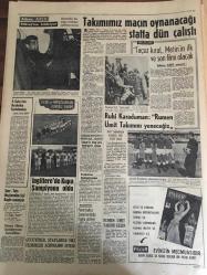 HÜRRİYET GAZETESİ 1 MAYIS 1965 YIL :18 SAYI :6105---Hasan Işık İnönü ye Dış Politika Konusunda Bilgi Verdi ---Fransız Turisti Dün Beraet Etti  ---Genç sevgililer  evlenebilmek  için hırsızlık yaptı ---Dışarda çalışan  işçilerin işleri basitleştiriliyor ---30 Milyonluk süt tesisi kurulacak ---Urfa da polislerin  dövdüğü ameliyat edildi ---Cemal Ağabey toprağa verildi --Bir polisi yaralayan  azılı gangster Fahri  yakalandı ---Sağlık Bakanı ,tımarhane  de  katıla katıla güldü ---Karaköy  yeraltı  geçidi mayıs ortasında  açılıyor ---Akdeniz de çıplaklar  için ada aranıyor ---Takımımız  maçın  oynanacağı  statta dün çalıştı ---Ruhi Karaduman :Rumen Ümit Takımını Yeneceğiz ---İngiltere  de Kupa Şampiyon Oldu --Gücüyener  ,statlarda  sıkı tedbirleri  alınmasını  istedi ---Sesi olan olmayan  her yıldız  plak  doldurmağa  başladı ---2 Metre 11 santimlik  basketbolcu  Hüseyin Alp Başrolde Oynayacak ---