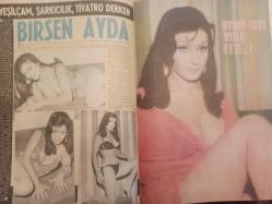 Pazar Haftalık Aktüalite Sinema Tiyatro Müzik ve Magazin Dergisi - 5 Aralık 1969 - Sayı:689 - Fatma Girik - Ülkü Özen - İran'lı dilber eski partöneri Cüneyt Arkın'la Antalya'da buluştu - Necmi Ongan - BEREC Pil Reklamı - Nevin Nuray da burnunu değiştirdi - Fikret Uçak - Memduh Ün, Fatma Girik aşkında değişiklik yok! - Tam 12 yıl oldu - Ülkü Erakalın - Yeşilçam, şarkıcılık, tiyatro derken Birsen Ayda - Ayhan Işık ve Zeynep Aksu - Özdemir Birsel - Sırrı Gültekin - Ali Uğur - Reha Yurdakul - Hüseyin Baradan - Hulusi Kentmen - Philips Çamaşır ve Bulaşık Makinesi Reklamı - Funda Gürçen annesinin hayatını kurtardı - şantöz Başak - Philips tıraş makinesi reklamı - Bekleyen Derviş Muradına Ermiş! - Ülkü Özen artık başrollerde fotoğraf ve haberi - Tam Takım Dergi