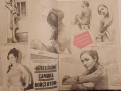 Pazar Haftalık Aktüalite Sinema Tiyatro Müzik ve Magazin Dergisi - 9 Ekim 1970 - Sayı:733 - Piraye Uzun - Leyla Sayar yuvaya döndü - Altan Günbay - Ediz Hun - Serpil Örümcer ile Piraye Uzun arasındaki harp iyice hızlandı - Nurlan San'ın kardeşi şantöz Nuray San'da Yeşilçam'a girdi - Mine Mutlu şakır şakır göbek attı - ''Carroll Baker'' - Sevgi Can, ''1970 kışında sizlere büyük sürprizler var'' diyor - Yılmaz Güney - Nejat Saydam - Kartal Tibet - OMO Deterjan Reklamı - Sadosan Boya Reklamı - Yeşilçam'ın yeni Tarkan'ı: Nejat Özbek - Zeynep Aksu - Menderes Utku - Turgut Demirağ - Yeşilçam'da çocuk yıldız salgını - Rüya Gümüşata, Parla Şenol - Funda Gürçen - Billur Kalkavan - Erol Taş - John Moulder Brown - Yeşilçam'ın Havva Ana'sı görev başında - Figen Han gibi kimse soyunamaz! - Esen Püsküllü - Fikret Hakan - Fatma Girik - Figen Say - Filiz Akın - Feridun Çölgeçen - Fatma Karanfil fotoğraf ve haberi - Tam Takım Dergi