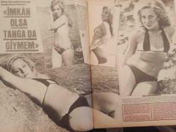 Pazar Haftalık Aktüalite Sinema Tiyatro Müzik ve Magazin Dergisi - 14 Haziran 1974 - Sayı:925 - Gökben - Figen Han - Bahar Erdeniz'i yeni kavalyesiyle birlikte Hilton Otelinin havuzunda yakaladı - Figen Han - Tamer Yiğit - Senar Seven - Sevinç Pekin - Gönül Hancı - Senar Seven - Türkan Erdem - Gülistan Okan çıplaklık konusunda bayrağı kimseye bırakmıyor - Bu kaçıncı birleşme? - Arzu Okay - Seyhan Karabay - Patricia Gilda - ANUŞKA Dev Posteri - Arzu Okay - Seyhan Karabay - Senar Seven Yeşilçam'dan hemen kaçmak niyetinde - Silvana Mangona - Leyla Sayar - Evliliğimiz içyüzü - Sevgi Can - Tayfur Çakar - Sermet Serdengeçti - Yavuz Karakaş - Süleyman Bolat - Nükhet Duru - Bertha ile Claude misafir olarak yurdumuza gelmek istiyorlar fotoğraf ve haberi - Dergi Posterlidir Fakat Kapak Kısmı Eksiktir
