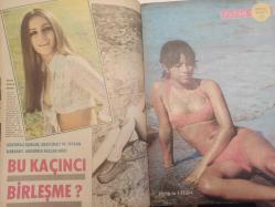 Pazar Haftalık Aktüalite Sinema Tiyatro Müzik ve Magazin Dergisi - 14 Haziran 1974 - Sayı:925 - Gökben - Figen Han - Bahar Erdeniz'i yeni kavalyesiyle birlikte Hilton Otelinin havuzunda yakaladı - Figen Han - Tamer Yiğit - Senar Seven - Sevinç Pekin - Gönül Hancı - Senar Seven - Türkan Erdem - Gülistan Okan çıplaklık konusunda bayrağı kimseye bırakmıyor - Bu kaçıncı birleşme? - Arzu Okay - Seyhan Karabay - Patricia Gilda - ANUŞKA Dev Posteri - Arzu Okay - Seyhan Karabay - Senar Seven Yeşilçam'dan hemen kaçmak niyetinde - Silvana Mangona - Leyla Sayar - Evliliğimiz içyüzü - Sevgi Can - Tayfur Çakar - Sermet Serdengeçti - Yavuz Karakaş - Süleyman Bolat - Nükhet Duru - Bertha ile Claude misafir olarak yurdumuza gelmek istiyorlar fotoğraf ve haberi - Dergi Posterlidir Fakat Kapak Kısmı Eksiktir