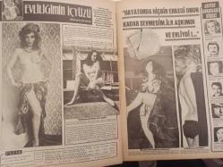Pazar Haftalık Aktüalite Sinema Tiyatro Müzik ve Magazin Dergisi - 14 Haziran 1974 - Sayı:925 - Gökben - Figen Han - Bahar Erdeniz'i yeni kavalyesiyle birlikte Hilton Otelinin havuzunda yakaladı - Figen Han - Tamer Yiğit - Senar Seven - Sevinç Pekin - Gönül Hancı - Senar Seven - Türkan Erdem - Gülistan Okan çıplaklık konusunda bayrağı kimseye bırakmıyor - Bu kaçıncı birleşme? - Arzu Okay - Seyhan Karabay - Patricia Gilda - ANUŞKA Dev Posteri - Arzu Okay - Seyhan Karabay - Senar Seven Yeşilçam'dan hemen kaçmak niyetinde - Silvana Mangona - Leyla Sayar - Evliliğimiz içyüzü - Sevgi Can - Tayfur Çakar - Sermet Serdengeçti - Yavuz Karakaş - Süleyman Bolat - Nükhet Duru - Bertha ile Claude misafir olarak yurdumuza gelmek istiyorlar fotoğraf ve haberi - Dergi Posterlidir Fakat Kapak Kısmı Eksiktir