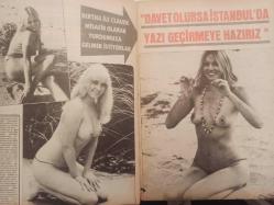 Pazar Haftalık Aktüalite Sinema Tiyatro Müzik ve Magazin Dergisi - 14 Haziran 1974 - Sayı:925 - Gökben - Figen Han - Bahar Erdeniz'i yeni kavalyesiyle birlikte Hilton Otelinin havuzunda yakaladı - Figen Han - Tamer Yiğit - Senar Seven - Sevinç Pekin - Gönül Hancı - Senar Seven - Türkan Erdem - Gülistan Okan çıplaklık konusunda bayrağı kimseye bırakmıyor - Bu kaçıncı birleşme? - Arzu Okay - Seyhan Karabay - Patricia Gilda - ANUŞKA Dev Posteri - Arzu Okay - Seyhan Karabay - Senar Seven Yeşilçam'dan hemen kaçmak niyetinde - Silvana Mangona - Leyla Sayar - Evliliğimiz içyüzü - Sevgi Can - Tayfur Çakar - Sermet Serdengeçti - Yavuz Karakaş - Süleyman Bolat - Nükhet Duru - Bertha ile Claude misafir olarak yurdumuza gelmek istiyorlar fotoğraf ve haberi - Dergi Posterlidir Fakat Kapak Kısmı Eksiktir