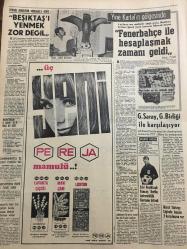 HÜRRİYET GAZETESİ 9 ARALIK 1967 YIL :20 SAYI :7047---İnönü ye  göre Amerika da Enosis e taraftar ---İlk Parti 400 Yunan Askeri Kıbrıs ı Terk Etti ---Demirel :Harp Tehdidi ,Kıbrıs ta Sükün Temin Edilince Kalkar ---Küreksiz  bir sandalla  Samandağ sahilinden  denize açılan çocuk Beyrut ta baygın  halde bulundu ---Şemdinli ,Molla Barzani den korkan bazı Irak Kürtleri için bir iltica  şehri oldu ---Kazancı  fazla olan çok vergi ödeyecek --Sahte 100 lük basan kalpazan çetesi 450 bin lira  ile yakalandı ---Jonhson un kızının düğünü için 600 bin lira sarf edilecek ---Koçyiğit Kardeşlerin Aşk Fırtınası ve İşin İçyüzü -----Beşiktaş ı yenmek zor değil ---Fenerbahçe ile  hesaplaşmak zamanı geldi ---Galatasaray ,G.Birliği ile Karşılaşıyor----Eski Beşiktaşlı Tuncay ,Berlin Antrenörlük Kursunu Bitirdi ----İkinci Türkiye Liginde 2 Karşılaşma Var ---25 Yılda  yapılan fildişi oda  takımına değer biçilemedi ---Hindistan da fil  yetiştiren  çiftlikler var ----