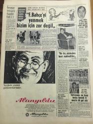 HÜRRİYET GAZETESİ 30 KASIM 1967 YIL :20 SAYI :7038---Jetlerimiz Makarios un sarayı üzerinde uçtu ---Yunanistan Kıbrıs ta Yeniden Asker Çıkardı ---Edirne sınırında sahte pasaportlu güzel bir Rum kadın yakalandı ---İnönü aldatılmak istemiyoruz ---İki sene ırgatlık yapan 70 lik baba ,Mehmet in  kemiklerini bir torbaya koyup köye götürdü ---Çağlayangil :Tutumumuz değişmedi diyor ---NATO :Sekreteri Brosio :Henüz bir anlaşma yok dedi ---Özel okullar genel teftişe tutulacak ---Büyü için oğullarına işkence yapan karı-koca  tutuklandı ---Hollanda da elçiliklerde  çalışan  sekreterler Türk  Gecesi tertiplendi ---Bursaspor İzmirspor u Kupadan eledi :2-1---Fenerbahçe yi yenmek bizim için zor değil ---Hakkı Yeten H.Tepe Maçı Beşiktaş için dönüm noktası olacak dedi ---Bir hiç yüzünden beni mahvettiler ---Türkiye nin en kısa  boylu  forveti 9 maçta  49 gol attı ---Madeni yağ karışık zeytinyağı ,kanser  ve zatürree yapıyor ---Mumyalar Vadisinde 900 yıllık  ceset ve kiliseler  var ---