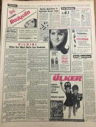 HÜRRİYET GAZETESİ 21 KASIM 1967 YIL :20 SAYI :7029--Müdahaleden başka çare kalmadı :Kıbrıs a yeniden silah sokuldu -Çek  silahları Rumlara dağıtıldı ---Amerikan hava üsleri Türk Subaylarının Komutasında ---Lefkoşa da Rumlar Bir Türk Kliniğine Bomba Attı ---Sadun Boro nun eşi kanser---Yapı -İş Genel Başkanını öldüren genel sekreter  üç gündür ortada yok ---Türk  hududundaki Yunan köylerinde  ölüm sessizliği var ---Sterlin düşürülmesi ile İngiltere nin ihracatı artıyor ---Üniversiteli kızı öldüren Rum asıllı kürtajcı doktor ,Atina ya kaçtı ---Atletico Madride Hücum Edeceğiz --Molnar a göre Fenerbahçe nin rengi yerine gelmeğe başladı --S.O.S servisi hızır gibi yetişiyor ---Dönüşü Olmayan Yol : Cüneyt Arcayürek --