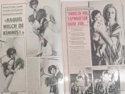 Pazar Haftalık Aktüalite Sinema Tiyatro Müzik ve Magazin Dergisi - 1976 Yılı - Sayı:1047 - Piraye Uzun - Prenses Banu - Türkan Şoray ''Deprem'' filmiyle Tahran Film Şenliğine katılacak - Ayla Akıncı - Tuncay Erana - Filiz Akın Avrupa diye bu kez gizlice Alanya'ya kadar gitti - Seyhan Gümüş çiftçinin kızı ''hem aşk, hem film'' diyor - Romalı Perihan, kendini Avrupalı artistlerden de büyük görmeye başladı: ''Raquel Welch de kimmiş!'' - Ayla Algan çocuğunu büyütüyor - ''Annelik rol yapmaktan daha zor'' - Deniz Erkanat: ''İzmir'de bana oyun oynadılar'' diyor - Fatma Girik ağır basınca ''kadın hamlet'' filmi ''intikam meleği'' oldu - Perihan Ateş'in Almanya'daki gizli nişanlısı ortaya çıktı - Seher Şeniz dansözlerin tümüne meydan okudu - Nesrin Topkapı - Alev Altın İzmir'de şarkı söylemek isterken kendini pavyonda buldu - Alev Sezer - Şeyda Senem - Ceyda Karahan - Tülin Yaprak - Müjde Ar da şarkıcılığa ''evet'' dedi - Kocasından ayrılan Gülay Alp, ortaya çıktı - Gülay Alp - Tam Takım Dergi