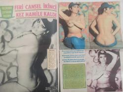 Pazar Haftalık Aktüalite Sinema Tiyatro Müzik ve Magazin Dergisi - 1976 Yılı - Sayı:1052 - Feri Cansel - Melek Görgün - Tyrene Power'in seks yıldızı kızı şarkıcı kocasıyla İstanbul'a geldi - Romina Power Türkiye'de bir film çevirecek - Toto Karaca sanat hayatına verda ediyor - Hülya Tuğlu yılbaşında şarkıcı oluyor - Mine Sun ''Alaturkaya gitmem'' diye batı müziğine geçiş yaptı - Müşerref Tezcan'ın büyük jesti - Hale Soygazi şarkıcılıktan Ahmet Özhan için vazgeçti - sevda Karaca bu yıl sinemaya hız verdi - Feri Cansel ikinci kez hamile kaldı - Müjde Ar eski eşini dilinden düşürmüyor - Samim Değer - Orhan Elmas - Serdar Gökhan - Mine Mutlu evliliğin eşiğinden geri döndü - Ünal Çulha - Gamze Öz ve Turgay Oylum dört yıllık nişanlılık dönemi sonunda evlilik kararı aldılar - Hüseyin Oylum - Nişanlısı Yonca Yücel'i İtalya'dan getirdikten hemen sonra nişanı bozdu - Ali Rıza Binboğa ile aşkları Başkent'te de devam ediyor - Kayıp Fatma Belgen- Melek Görgün - Nina Carter - Tam Takım Dergi