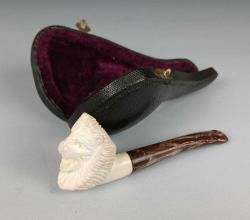 Pipo, LÜLE TAŞI PİPO Deri Kutusunda, Cumhuriyet Erken Dönem, Lüle Taşı Pipo, 11 cm Uzunluğunda (Hiç Kullanılmamış, Olduğu Gibi Saklanmış)