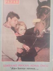 Pazar Haftalık Aktüalite Sinema Tiyatro Müzik ve Magazin Dergisi - 20 Mayıs 1967 - Sayı:556 - Yelda Gürani - İrfan Ünal - Metin Erksan - Türkan Şoray kanunu için ne dediler - Ertem Eğilmez - ORhan Elmas - Yücel Hekimoğlu - Ayhan Işık - Esen Püsküllü iki ayda 8 kilo verdi - Nevin Nuray esmer oldu - Doğan Gürün - Semiramis Pekkan - Kemal Öncü - Erkut Taçkın-  ''Aşk bu olsa gerek'' - Çolpan İlhan - Sadri Alışık'ın falına bakıyor - Hanımlar Sizin İçin - Zeynep Berk - Sadri Alışık, Çolpan İlhan'ın falına bakıyor - Yeşilçam'ın ilk lolitası Hilal Esen açıklıyor - Nilüfer Koçyiğit ''Havva cennetten ben de okuldan kovuldum'' diyor fotoğraf ve haberi - Dergi Tam Değildir Sadece 16 Sayfası Mevcuttur