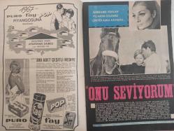 Pazar Haftalık Aktüalite Sinema Tiyatro Müzik ve Magazin Dergisi - 20 Mayıs 1967 - Sayı:556 - Yelda Gürani - İrfan Ünal - Metin Erksan - Türkan Şoray kanunu için ne dediler - Ertem Eğilmez - ORhan Elmas - Yücel Hekimoğlu - Ayhan Işık - Esen Püsküllü iki ayda 8 kilo verdi - Nevin Nuray esmer oldu - Doğan Gürün - Semiramis Pekkan - Kemal Öncü - Erkut Taçkın-  ''Aşk bu olsa gerek'' - Çolpan İlhan - Sadri Alışık'ın falına bakıyor - Hanımlar Sizin İçin - Zeynep Berk - Sadri Alışık, Çolpan İlhan'ın falına bakıyor - Yeşilçam'ın ilk lolitası Hilal Esen açıklıyor - Nilüfer Koçyiğit ''Havva cennetten ben de okuldan kovuldum'' diyor fotoğraf ve haberi - Dergi Tam Değildir Sadece 16 Sayfası Mevcuttur