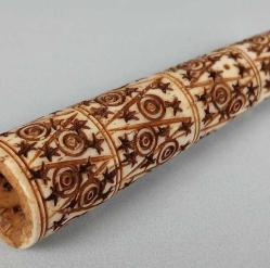 Ağızlık, Kemik AĞIZLIK Kemik Malzemeden Mamul, Eski Dönem, Ağızlık, 7.5 cm Uzunluğunda..