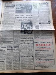 Vatan Gazetesi - 20 Ağustos 1961 - 30. İzmir Fuarı Bugün Açılıyor - Kennedy Amerikan Halkının Arkadaşlık Hislerini Bildirdi - Cemal Gürsel Bir Mesaj Gönderdi - Bozcaada Ve İmrozu İlhak İçin Teşebbüse Geçilmiş - Bir Kısım Yassıada Avukatları Yeni Türkiye Partisi'ne Girdi - CHP'de Genel Sekreteri Parti Meclisi Seçecek - Osman Bölükbaşı - Amerika Berlin'de Bulunan Birliklerini Takviye Ediyor - Eminsu'ların İfadesi Alındı - Kemal Tahir'in Romanı Yorgun Savaşçı Yazı Dizisi - İzmir Gazeteciler Sendikası Başkanı Abidin Oktay Vefat Etti - Havacılar Bir Kulüp Kurdular - Kültür Festivali Başlıyor - Brigitte Bardot - Marilyn Monroe - Elizabeth Taylor - Adnan Veli'den Fantezi - Galatasaray Hapoel'i Yendi - Beşiktaş Yenildi - 16. İstanbul Enternasyonal Tenis Turnuvası - At Yarışları - Galatasaray B  Takımı Fenerbahçe'yi Yendi - Terkos Gölü 4 Metre Yükselecek - Cemal Gürsel Seçimleri Yapacağız Dedi - Milli Birlik Komitesi Üyesi Ahmed Yıldız - Yeni Türkiye Partisi Genel Başkanı Ekrem Alican