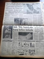 Vatan Gazetesi - 22 Ağustos 1961 - Yassıada Hakkında Propaganda Yasak - Bayındırlık Bakanı Mukbil Gökdoğan İstifa Etti - Doğu Batı Berlin Arasında Yüksek Duvar Örülüyor - Ali Fuat Başgil Adalet Partisinden Aday Oluyor - Kanarya İhraç Edeceğiz - Celal Bayar'ın Kızı Babasını Evde Huzuru Kalb İle Beklediğini Söyledi - Halk Taşıt Sıkıntısı Çekmeyecek - Kemal Tahir'in Romanı Yorgun Savaşçı Yazı Dizisi - Sovyet Yüzer Havuzu İçin Boğaz Trafiği Duracak - 30 Ağustos Zafer Bayramı Tören Programı Hazır - Tevfik Fikret'in Gününde Faruk Hafize Açık Mektup Yazan Behçet Kemal Çağlar - Genç Dansöz Margaret Cooper Evlenecek - Ünlü Milo Venüs'ünün Kayıp Kolları Bulundu - Dünya Nelere Gülüyor Karikatür - Can Bartu Yarın Şeref Has Öbürgün Geliyor - Fenerbahçe Partizan İle Rövanşı Yarın Oynuyor - Beşiktaş'lı İdareciler Yeni Tedbirler Alıyor - 50 İlde Toto Oynanacak - Spor Toto'da Bu Hafta - Beşiktaş Beykoz Maçı - Yüzmede 10 Dünya Rekoru Tesis Edildi - Trafik Şubesinin Vasıtalarının Çoğu Çalışmaz Durumda