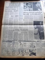 Vatan Gazetesi - 24 Ağustos 1961 - CHP Kurultayı Bugün Açılıyor - Cemal Gürsel İsmet İnönü İle Görüştü - Yuvarlak Masada Rejim Teminatı Görülecektir - Hükümet Ortak Pazar'a Muhtıra Verdi - Yeni Türkiye Partisi Başkanı Ekrem Alican Demokrat Parti'nin Devamıyız Dedi - Vali Refik Tulga Eşkıyalık Yalnız Banka Soymak Değil Dedi - Doğu Batı Berlin Sınırı Üzerine Batılılar Da Asker Yığdı - Fransa'daki Aşırı Sağcılar Tedhişi Gittikçe Arttırdı - Kemal Tahir'in Romanı Yorgun Savaşçı Yazı Dizisi - 2 Kaptan Heybeliada İskelesinde Kavga Etti - Asya Ve Afrika Ülke Temsilcileri Fransa'yı Şiddetle Tenkid Etti - Irak'ta Dün Sekiz Gazete Kapatıldı - Alman Arap Kalkınma Bankası Kuruluyor - Amerika Zencisi Endüstrileşme İle Durumunu Düzeltti Yazan Robert F. Kennedy Yazı Dizisi - Dünya Nelere Gülüyor Karikatür - Can Bartu Askerlik İçin Roma'dan Döndü - Mithatpaşa Stadının Işıklandırılması Ekim'de Bitecek - FIFA Ve UEFA Da Türkiye'yi Fevzi Uman Temsil Edecek - At Yarışları - Galatasaray'ın Beklenen Kongresi
