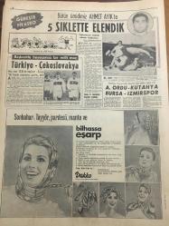HÜRRİYET GAZETESİ 15 KASIM 1967 YIL :20 SAYI :7023---Rumlar ,Benim Türkiye yi Harbe Sürükleyeceğimden Korkuyordu ---Alman Profesörleriyle Asistanı Maraş ta Av Tüfeği İle Öldürüldü ---Barzani ye  silah temin eden Hacı Enver Şaban İstanbul da Yakalandı ---Ortaokulu beş ,lisesi ise  dört yılda bitiremeyenlerin  kaydı silinecek ---Kına gecesi kaçan kızı  bulmak için  damat ile baba el ele verdiler ---Demirel ,Vehbi Koç tan  Doğuya  Yatırım Yapmasını İstedi ---Kıbrıs Yunan İşgali Altındadır ---Arya Plakları : Gönül Yazar ---Mısırlı Ünlü Şarkıcı Ümmü Gülsüm Bir Konser İçin 200 Bin Lira Aldı ---5 Sıklette elendik ---Türkiye -Çekoslovakya ---A.Ordu -Kütahya -Bursa -İzmirspor ---Bu evlenmeyi durdurun ---Prenses Maria Beatrice kimdir ? Aktör Maurizio Arena kimdir ?---Senato da özel okullar  konusu müzakere edildi ---Rauf Denktaş bütün macerasını Hürriyet e yazdı ---