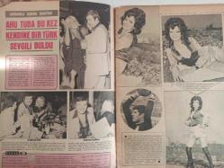 Pazar Haftalık Aktüalite Sinema Tiyatro Müzik ve Magazin Dergisi - 1 Eylül 1977 - Sayı:1093 - Feri Cansel - Hülya Korur - Ahu Tuğba bu kez kendine bir türk sevgili buldu - Ayhan Işık da sakal bıraktı - Tarık Akan arkadaşının doğum gününü kutladı - Şantöz Kumru tıpkı kovboy filmlerindeki gibi ufacık bir leğende aynı suyla birkaç kez yıkanmanın sırrını buldu - Hülya Korur, gönlünce bir tatil geçiriyor - Sekiz yıldır Avrupa'da dans eden Hülya Korur tatil için yurda geldi - Meral Zeren: ''İzmir'de beni çetin bir sınav bekliyor, ama başaracağım'' - Feri Cansel sinemaya geçmek için çırpınan kızını zapt edemiyor - Neri Neril Paris'te sahnede, İstanbul'da ise plajda soyunuyor - Romalı Perihan kendini eğlenceye verdi - Zerrin Doğan da kendine yeni bir sevgili buldu - Marie Pierre anılarını yayınladı ''Çıplak model nasıl oldum?'' fotoğraf ve haberi - Tam Takım Dergi