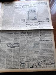 Vatan Gazetesi - 19 Ağustos 1961 - Can Bartu İtalya Yolcusu - Seçim Propagandasını Tahdit Eden Tasarı Hükümet Tarafından Hazırlanıyor - Cemal Gürsel Konuştu - Yassıada Kararı 1500 Sayfa Olacak - Vali Refik Tulga Dedi Ki Kadıköy Susuz Kalmayacak - Milli Birlik Komitesi Dün Cumhuriyetçi Köylü Millet Partisi Genel Sekreteri Ahmet Bilgin'i Kabul Etti - Kazlıçeşme İş Bankası Soyuldu - Kemal Tahir'in Romanı Yorgun Savaşçı Yazı Dizisi - Ölümünün 46. Yıldönümü Dolayısıyla Tevfik Fikret - Belediye Zabıtası 24 Saat Çalışacak - Başbakan Adula Kongo Birliğini Gerçekleştiriyor - Kısa Yurt Haberleri - Hoş Memo Karikatür - 15 Yaşındaki Bir Zenci İdama Mahkum Edildi - Dünya Nelere Gülüyor Karikatür - Çizgiler Yazan Orhan Kemal - Amerika'da Zencinin Bugünkü Durumu Yazan Amerika Adalet Bakanı Robert J. Kennedy - Ev Kadın Moda - Galatasaray Hapoel Bugün Karşılaşıyor - At Yarışları - Selçuk Ergül'ün Lisansı Dün Geldi