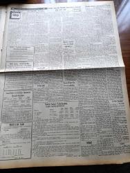 Vatan Gazetesi - 30 Temmuz 1961 - Toprak Reformu Tasarısı Bitti - Yeni Bir Devrin Eşiğindeyiz - Yeni İstanbul Emniyet Müdürü İhsan Aras - Cemal Madanoğlu Ordu'da Kalıyor - Buğday Anlaşması İmzalanıyor - Irza Tecavüz Suçunun Cezaları Arttırılıyor - Ahmed Çiftçi Asalet Partili Değil - Haluk Şaman'ın Serveti Açıklandı - İsmet İnönü İzmir CHP Kongresine Gidecek - Türkiye Tunus İçin Güvenlik Konseyine Karar Sureti Verdi - Cumhuriyetçi Köylü Millet Partisi İl Kongresi Dün Gürültülü Geçti - Kemal Tahir'in Romanı Yorgun Savaşçı Yazı Dizisi - Özel Sektör Turizme Yardımcı Olmalıdır - Beyrut Festivali Başladı - Fransa Cezayir Görüşmeleri Yeniden Süresiz Olarak Kesildi - Sovyetlerin Beş Yüz Denizaltısı Varmış - Amerika Küba'lıları Askere Alacak - Yugoslavya'da 15 Gün Yazan Oktay Akbal - Kral Zogo Ve Arnavutluk Kraliçesi Jeraldin'in Hatıraları Yazan Nizameddin Nazif Tepedenlioğlu Yazı Dizisi - Hoş Memo Karikatür - Galatasaray Yarın Bir Bomba Patlatıyor - Orhan Şeref Apak Futbol Federasyonu