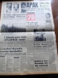 Vatan Gazetesi - 2 Ağustos 1961 - Dış Politika Konusunda Bir Soruya Başkan Cemal Gürsel'in Cevabı Memleketimiz Nazik Durumda - Milli Birlik Komitesi Dün Uzun Bir Toplantı Yaptı - Maliye Bakanı Kemal Kurdaş Bir Savaş İhtimali Kötü Tesir Yarattı - Vali Refik Tulga İstanbul Şehrinin Güzelliğini Bozan Yapılara Karşı Mücadele Başlattı - İsmet İnönü CHP Gençlik Kurultayında Bir Konuşma Yapacak - Yassıada Duruşmaları Sefer Eronat Avukatına Çattı - Refik Koraltan'ın Serveti De Açıklandı - Kemal Tahir'in Romanı Yorgun Savaşçı Yazı Dizisi - Rüzgar Çelebi Çizen Guy Bara - Kadıköy'de İstimlak Eylül'de Başlıyor - Berlin Konusunda Kruşçev Kennedy'e Zirve Teklif Etmiş - Yugoslavya'da 15 Gün Yazan Oktay Akbal Yazı Dizisi - Hoş Memo Karikatür - Kral Zogo Ve Arnavutluk Kraliçesi Jeraldin'in Hatıraları Yazan Nizameddin Nazif Tepedenlioğlu Yazı Dizisi - Londra Şiir Festivali - Tonton Agah Çizgi Roman Sade Yalçın - Stiv Roper Çizen Saundes ve Overgard - Orhan Şeref Apak Federasyon Başkanı Oldu - Tenis